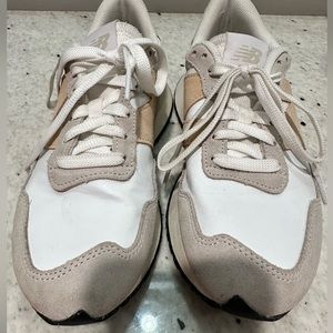 Size 9 New Balance 237